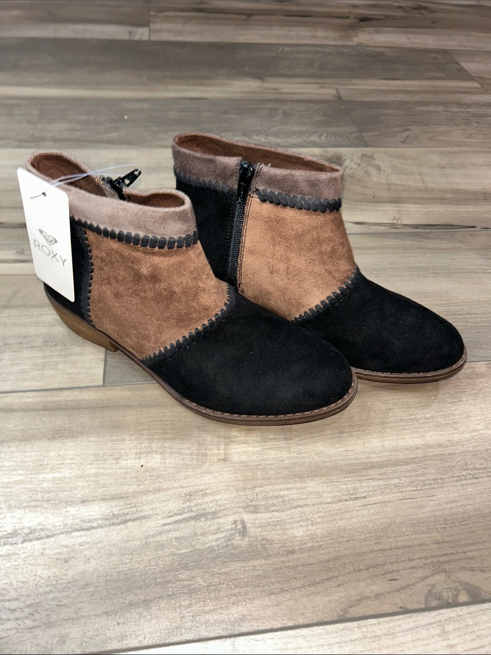 Roxy brand Devlin Booties Ankle Boots Two Tone Black and Tan Size 8.5